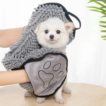 Super Absorbent Microfiber Dog Towel – Hand Pockets for Easy Drying